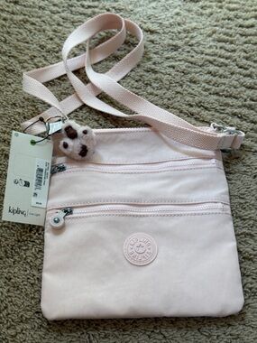 ✨ BRAND NEW ✨ 💯% Authentic Kipling Soft Pink Compact Crossbody Bag